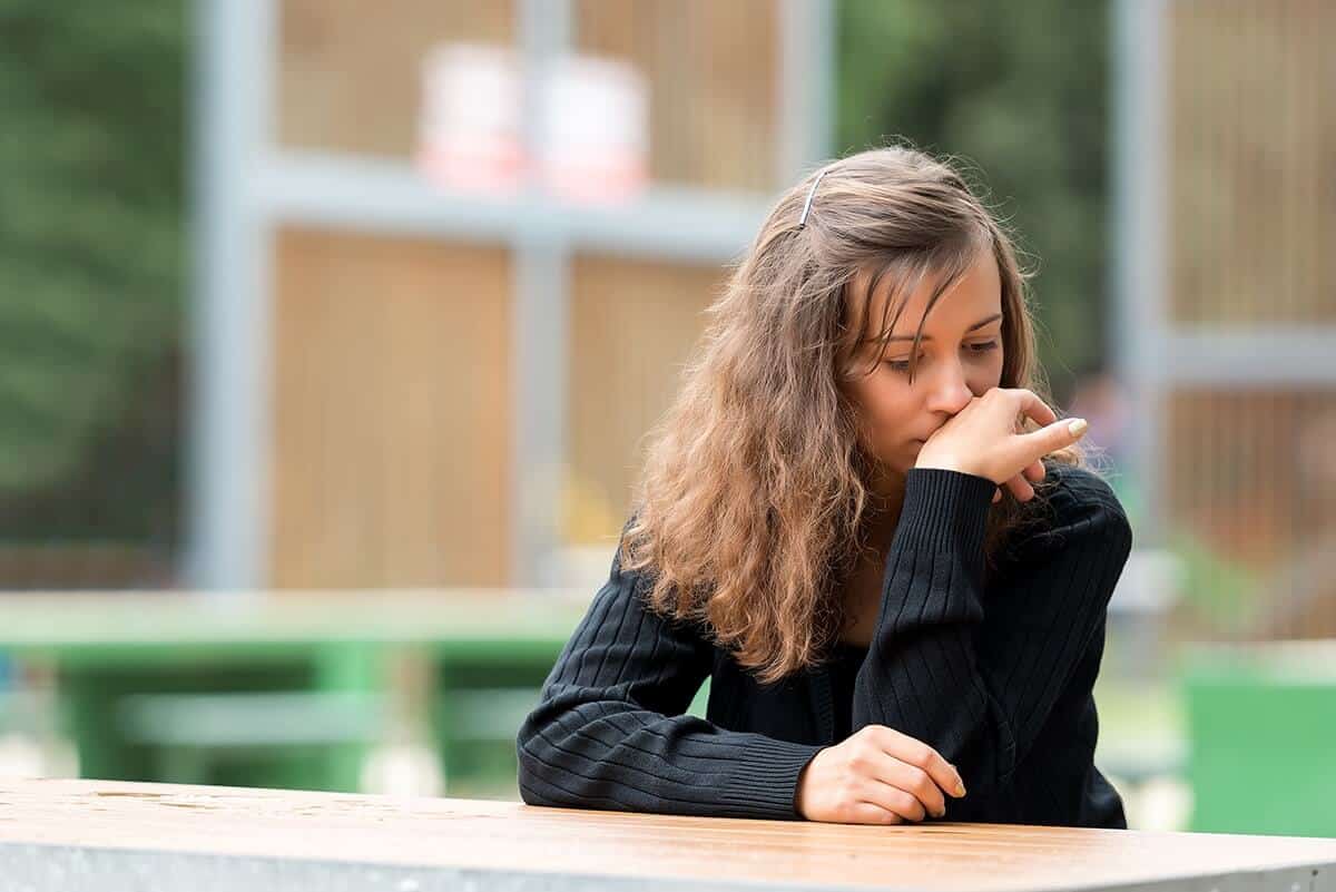 young woman beginning to experience benzo withdrawal symptoms